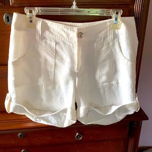 Cuffed white shorts